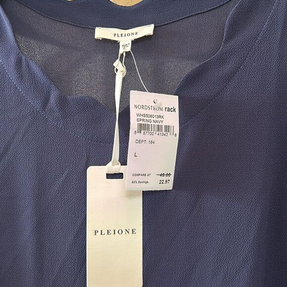 New navy shell tank with scallop sleeves - Picture 2 of 2